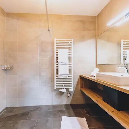 M1 - Mountain Living *